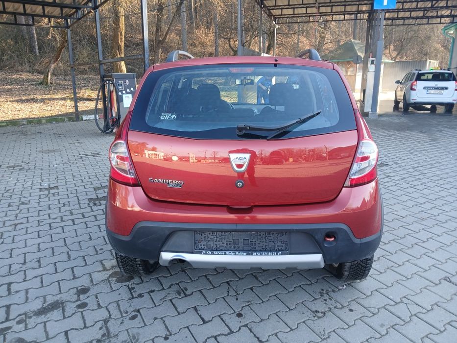 Dacia Sandero stepway  1.6 benzina 2011