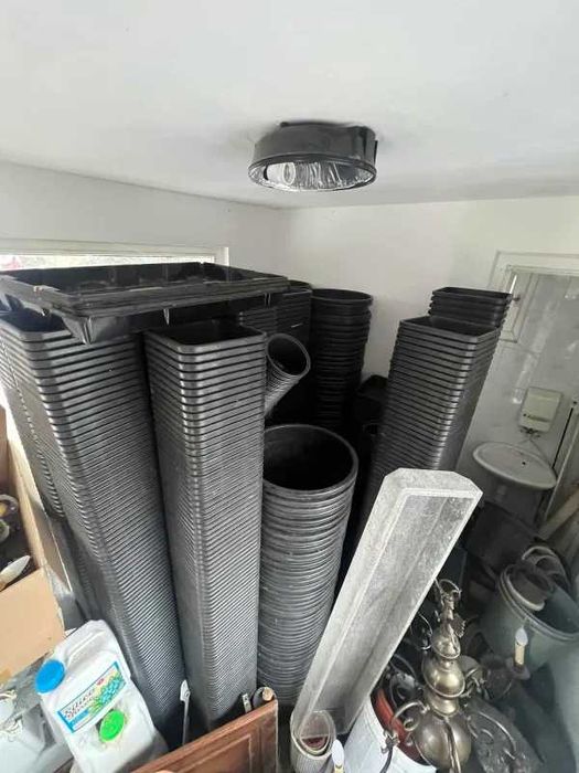 Кръгли и квадратни саксии + подложки за градина – 3 размера