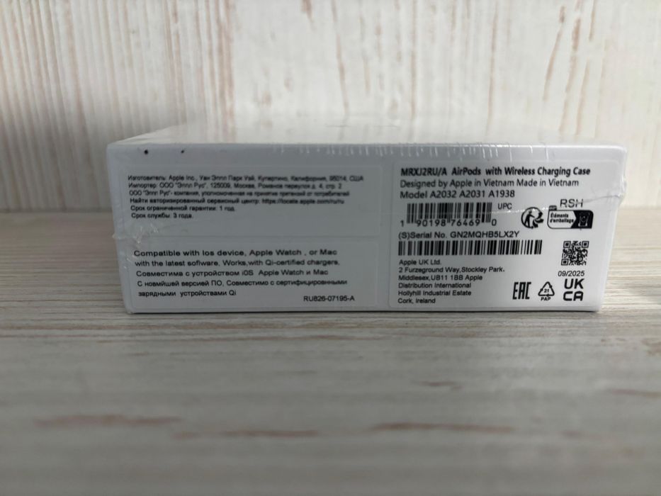 Продам оригинал Airpods 2