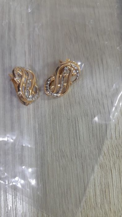 Продам серьги золотые