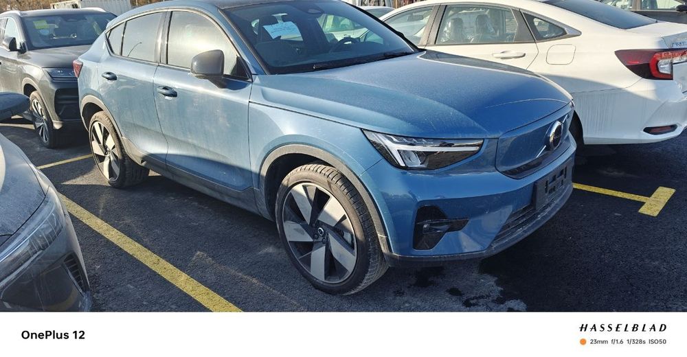 Volvo c40  цена 37000долл есть малый пробег чистая