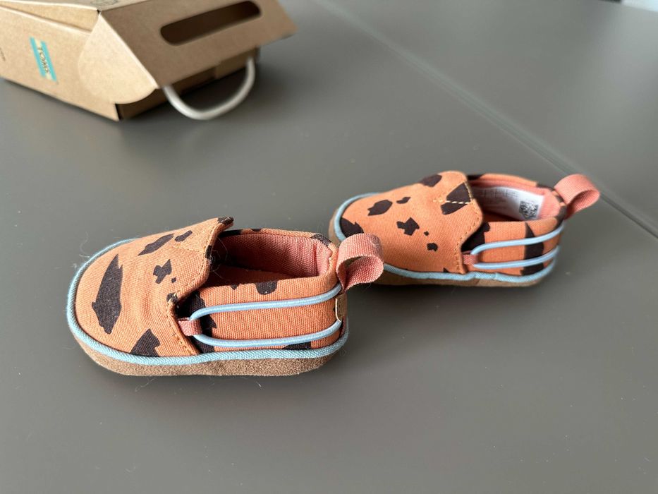 Бебешки обувки / буйки  TOMS, модел Lima, размер 6-12 месеца,