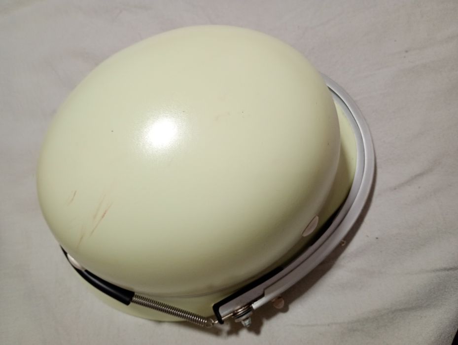 Vând / schimb casca din material fosforescent