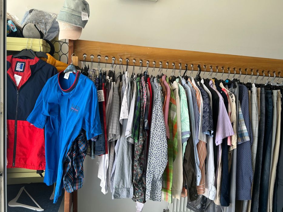 Vand haine outlet cantitate mare cu factura sau fara la pret de second hand