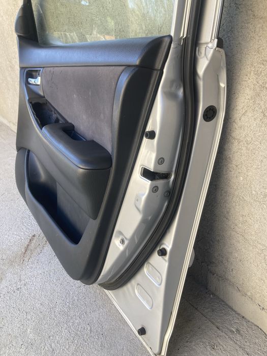 Предна дясна врата за тойота корола хечбек/toyota corolla 02-05г