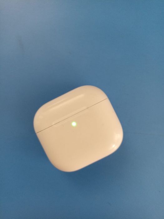 Продаю AirPods 4