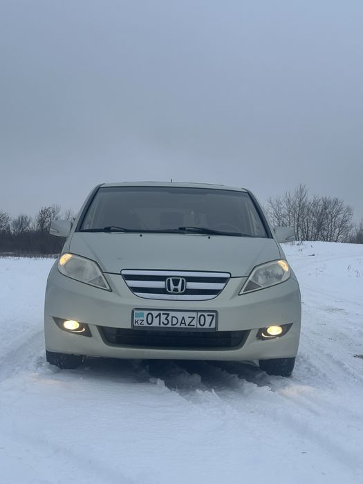 Шести местный минивен