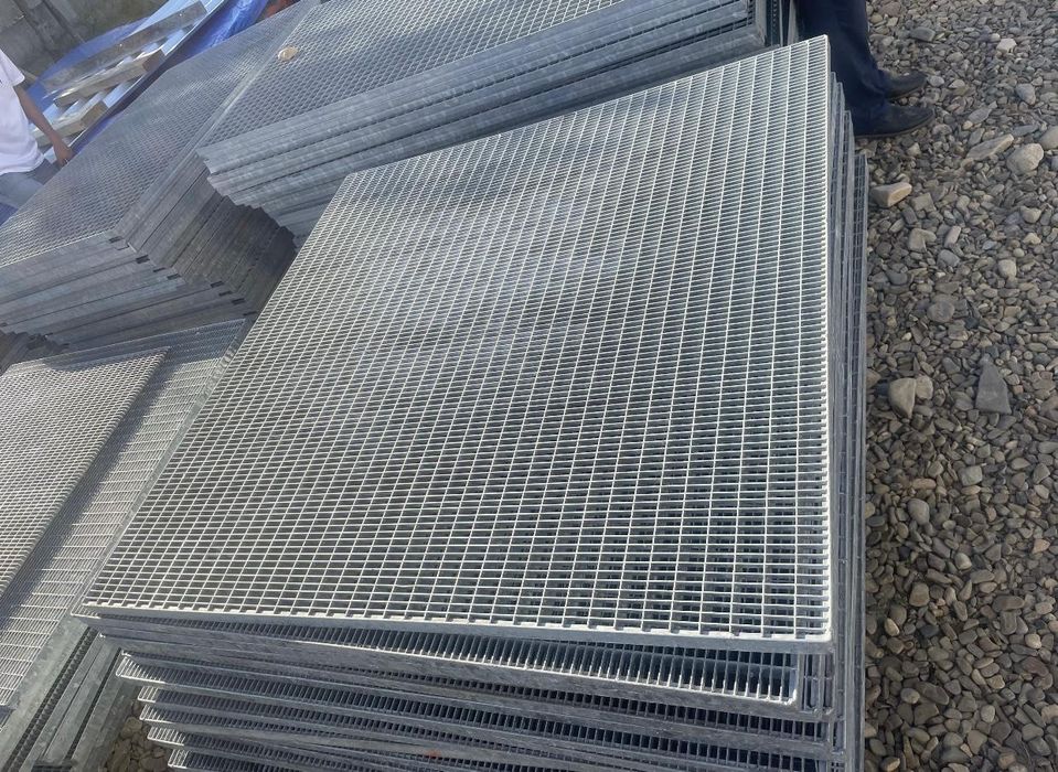 Gratare si trepte zincate