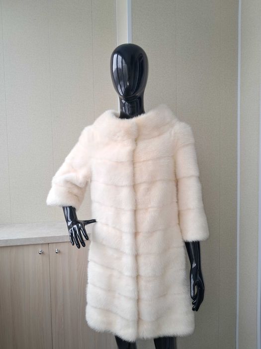 Haina de blana nurcă , vizon divină, incredibil. Culoare alb