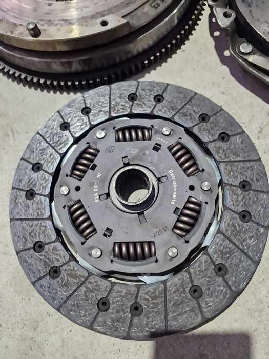 Ambreiaj volanta placa disc n47 bmw e87 e90 e91 e92 x1 e84 e60 e61 e82