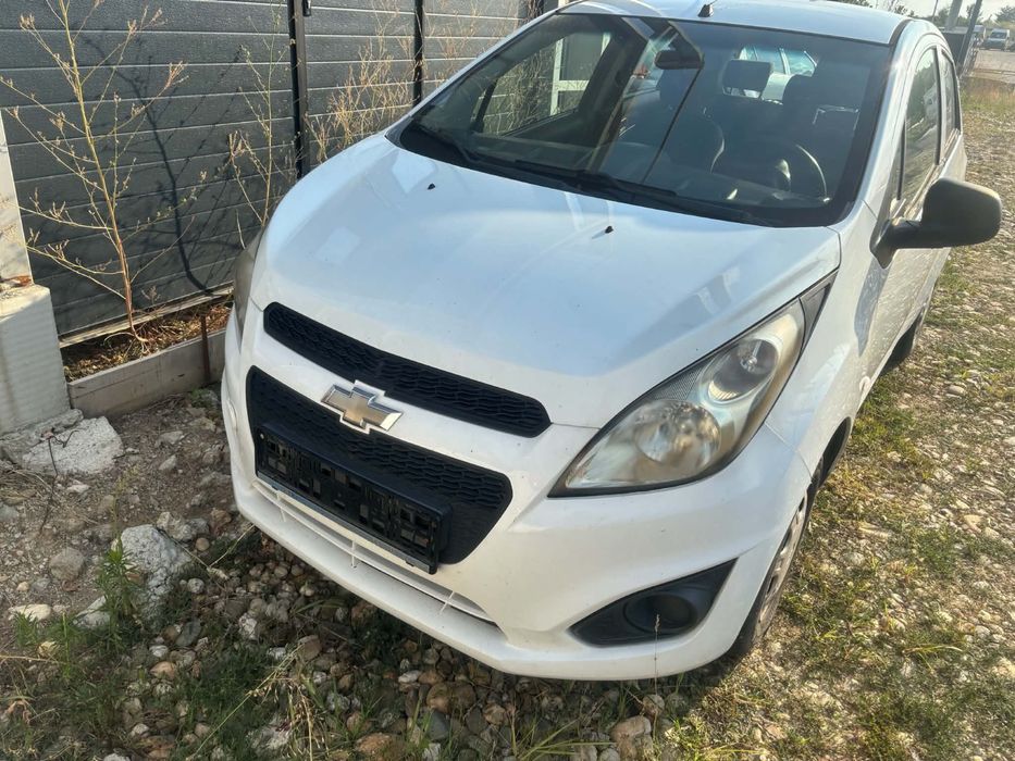 Dezmembrari auto mai multe masini auto Parc auto