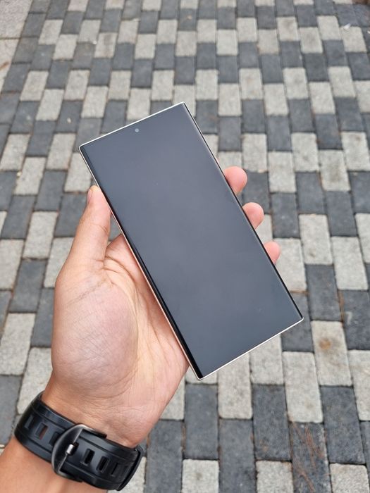 Samsung Galaxy S23 Ultra 5G. OzU 12 GB. Joyi 256 GB. Snapdragon ime bn