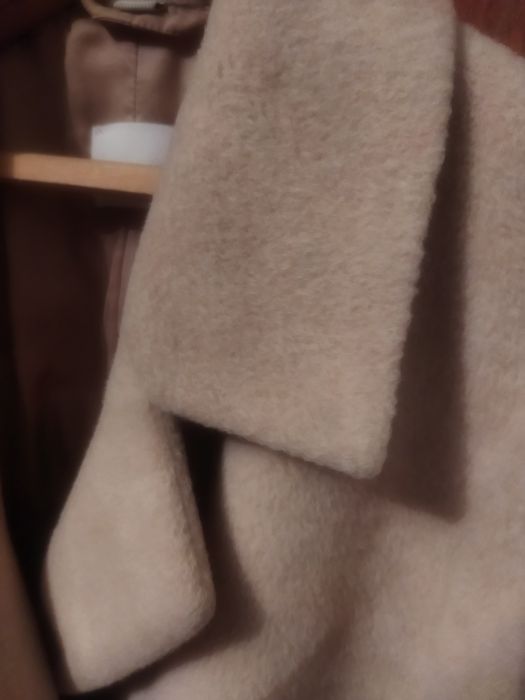 Продам пальто на девочку