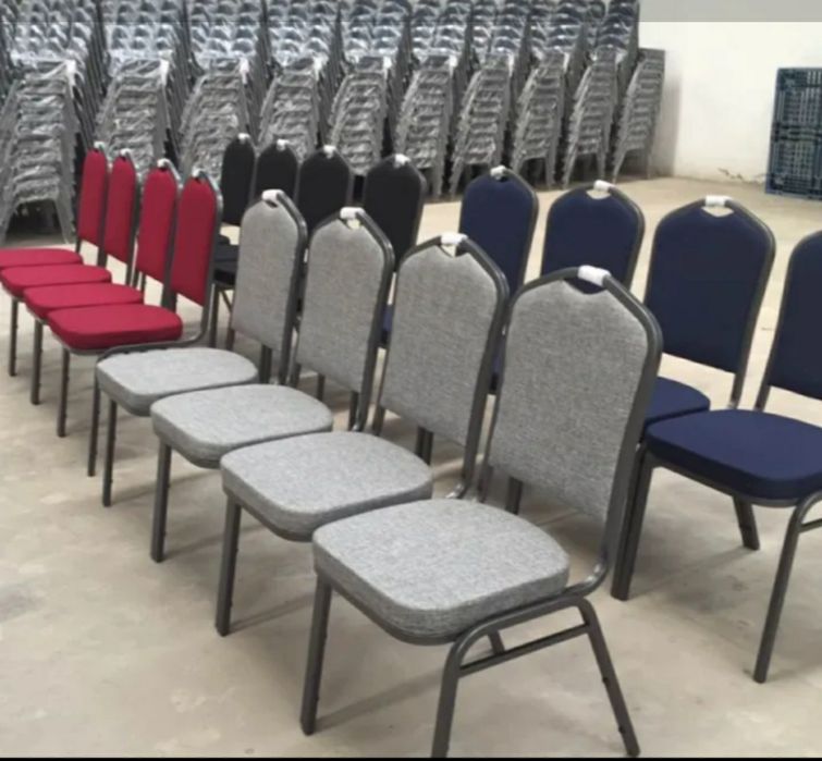 Scaune tapitate Super Pret pt.minim 100 buc