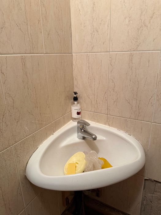 Продам унитазы,раковину
