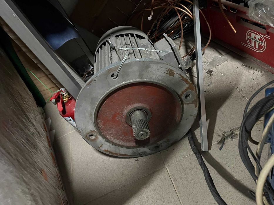 Motor electric industrial mare cu flansa si pinion
