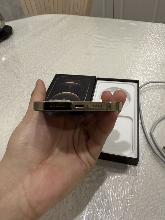 Айфон 12 про макс [в идеальном состояний]