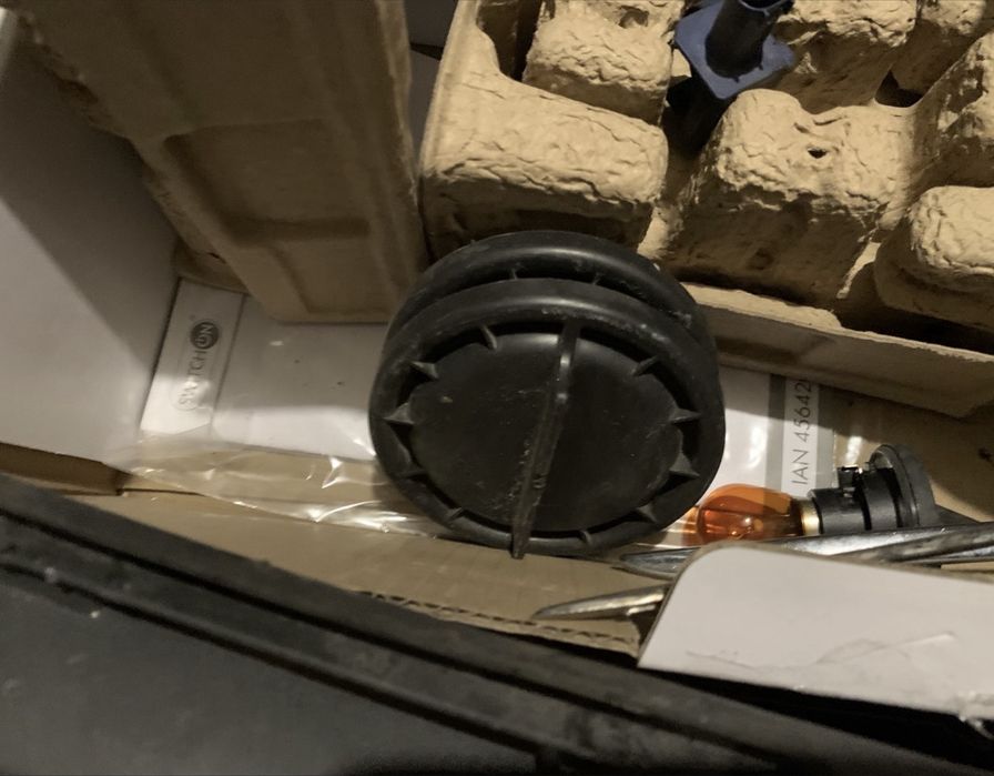 Решетки, лайсни,капачки и други за mercedes w204 c class