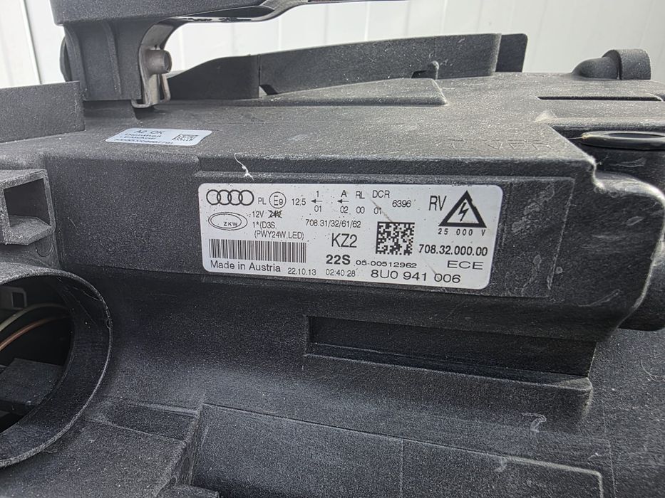 Far dreapta bi-xenon LED Audi Q3 8U original cod 8U0941006