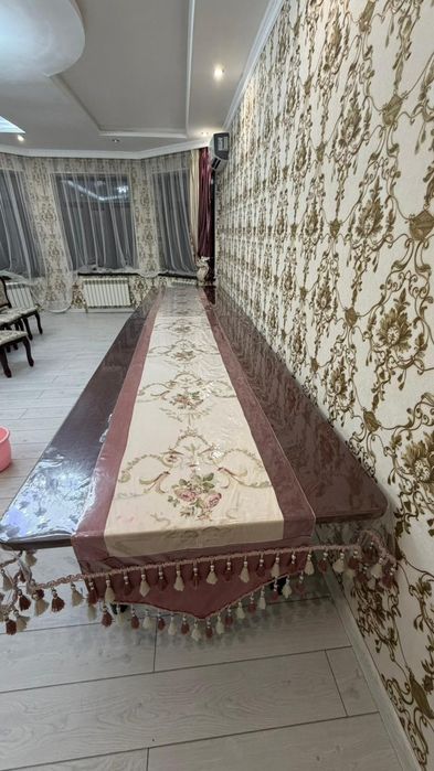 Диван,стол,стулья