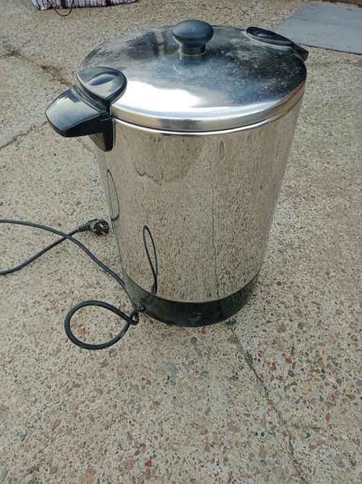 Продам термопот на 30л адрес 6 мкр