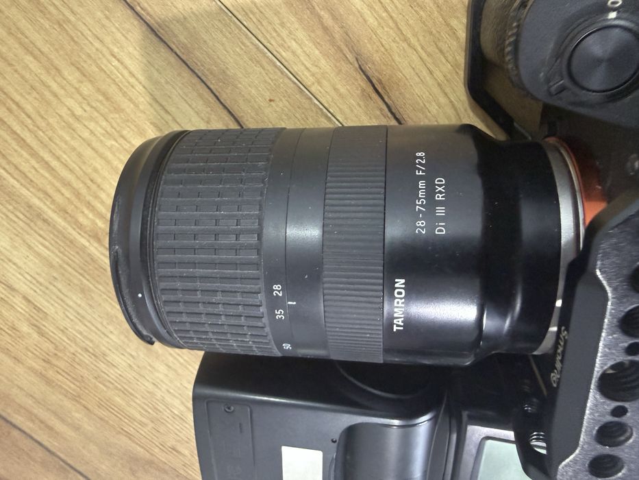 Sony a7 III bundle ( obiectiv tamron 28-75 , stative + blitz godox , trepied )