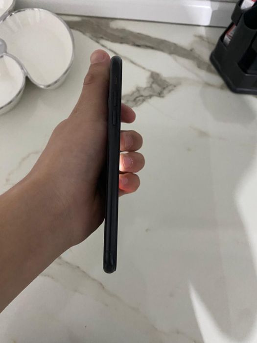 Продам Айфон хр.