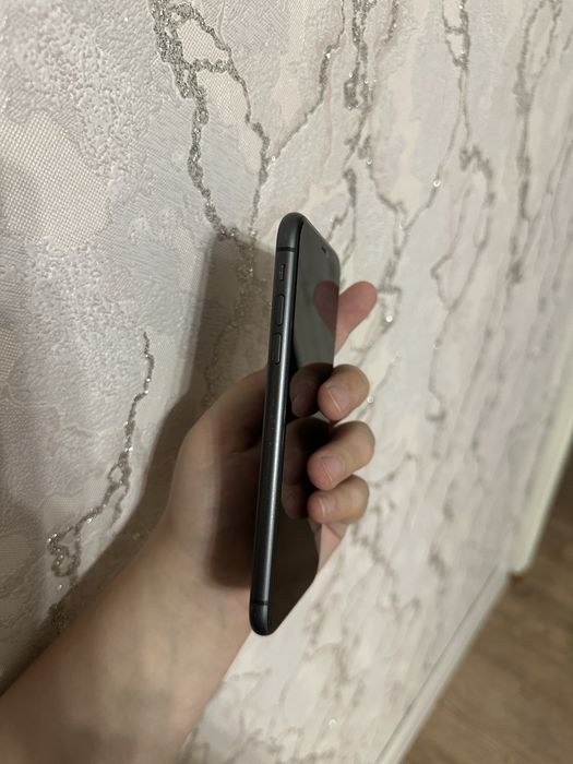 Продам Айфон iPhone 11 ; 64гб состояние 9/10