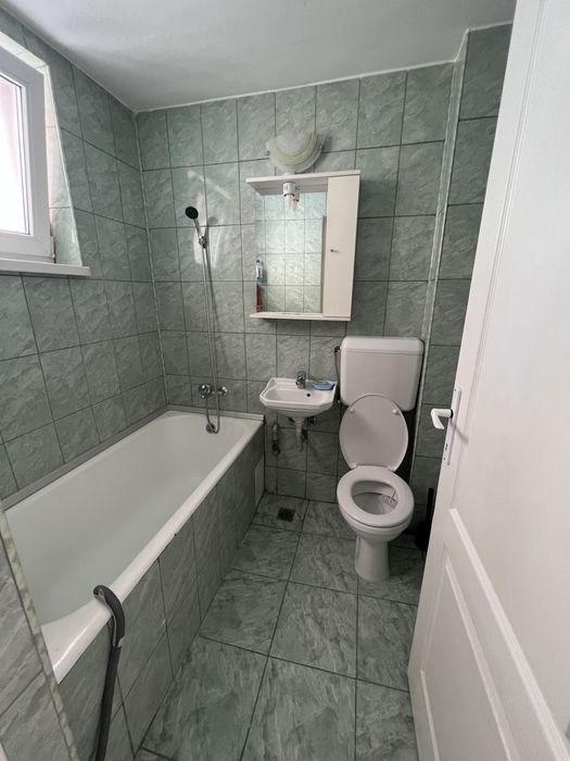 Inchiriez apartament