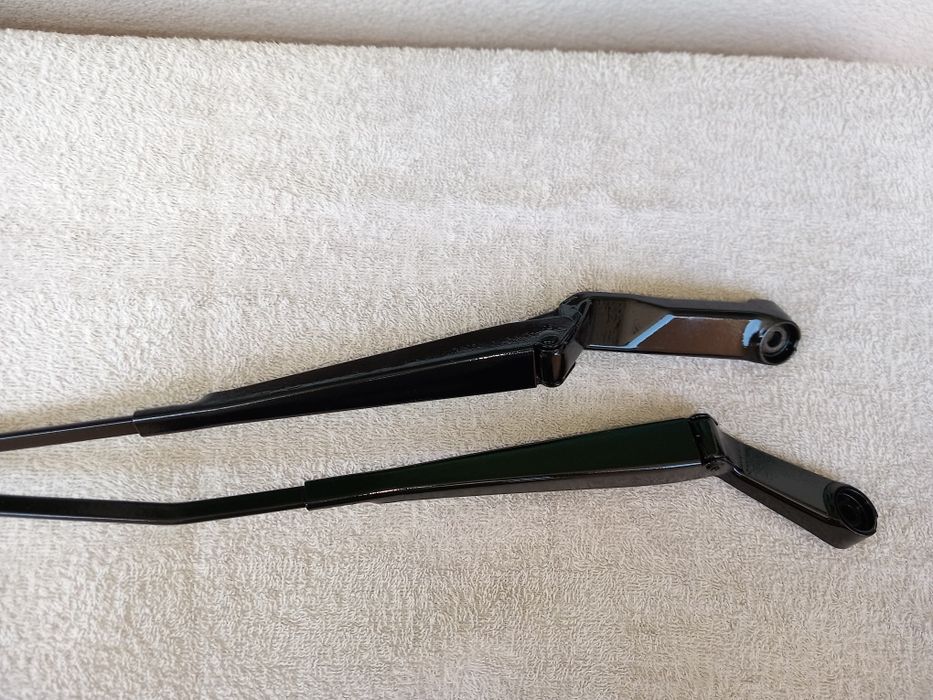 Комплект оригинални предни рамена за чистачки за vw голф 3 венто