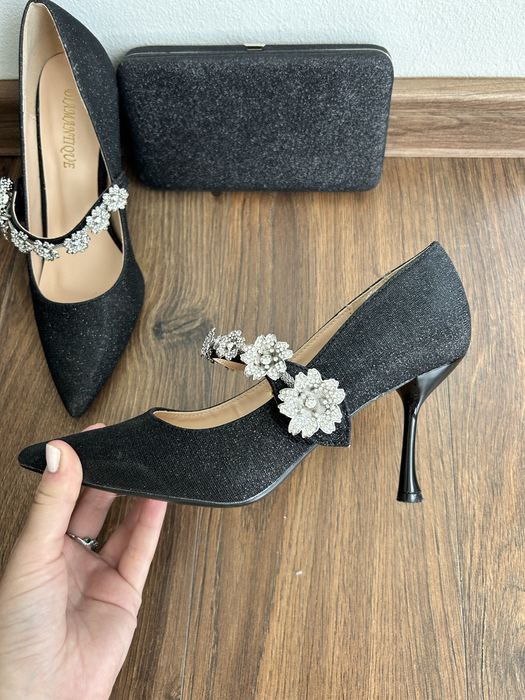 Дамски комплект - обувки и клъч