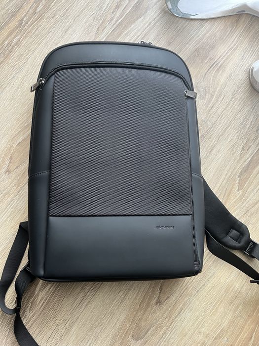 Тънка и компактна раница за лаптоп