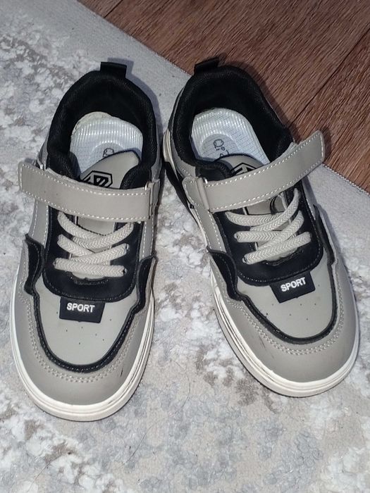 Детские кроссовки