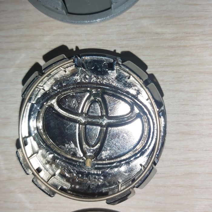 Продаю заглушки на диски Тойота