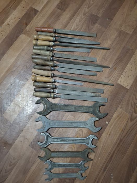 Продам  ключи  и напилники  советский