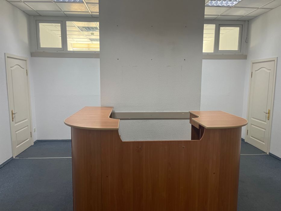 Сдаются офисные помещения в центре 2 этаж по 13$