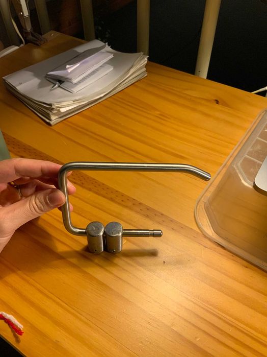 поставка за тоалетна хартия