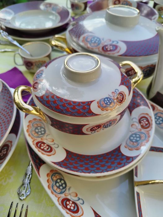 НОВ Сервиз за хранене