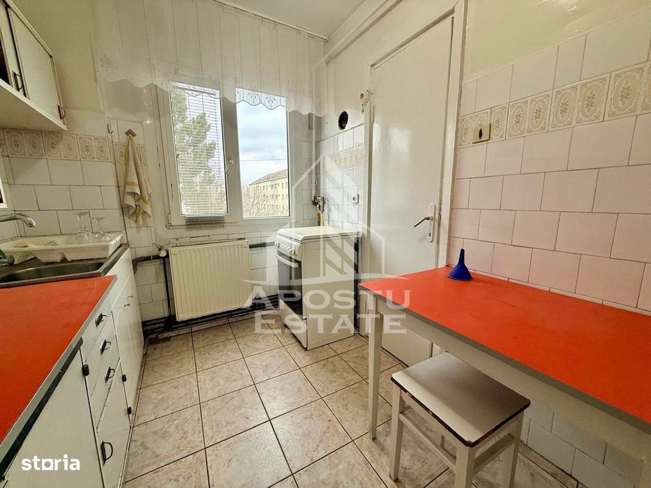 Apartament 4 camere, etaj intermediar, zona Circumvalatiunii,Timisoara
