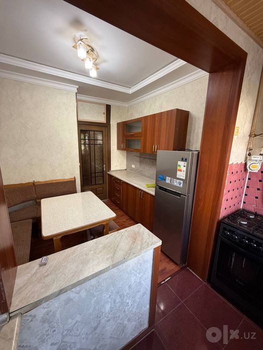 Продается 2-комнатная квартира Юнусабад-4 Универсам Автосалон круг