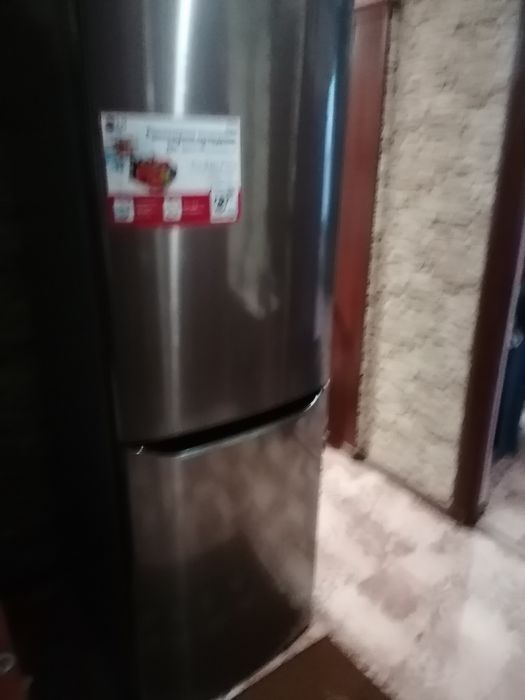 Холодильник LG, б/у, состояние нового.