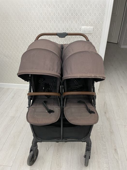 Коляска для близнецов