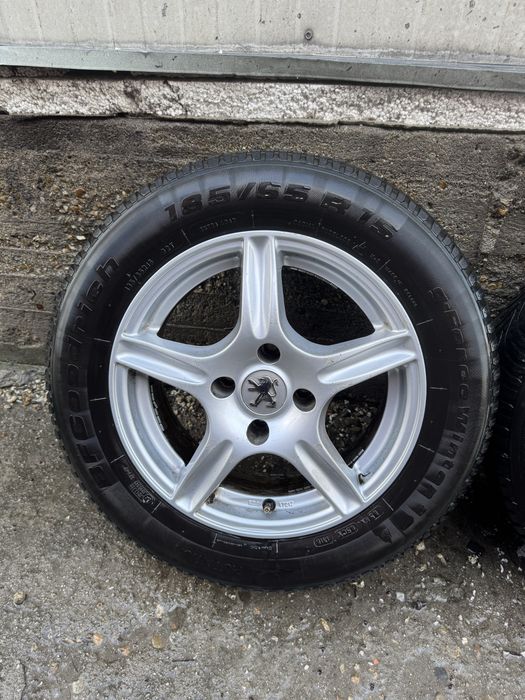 Jante gama Peugeot 185/65/15 cu anvelope de iarna