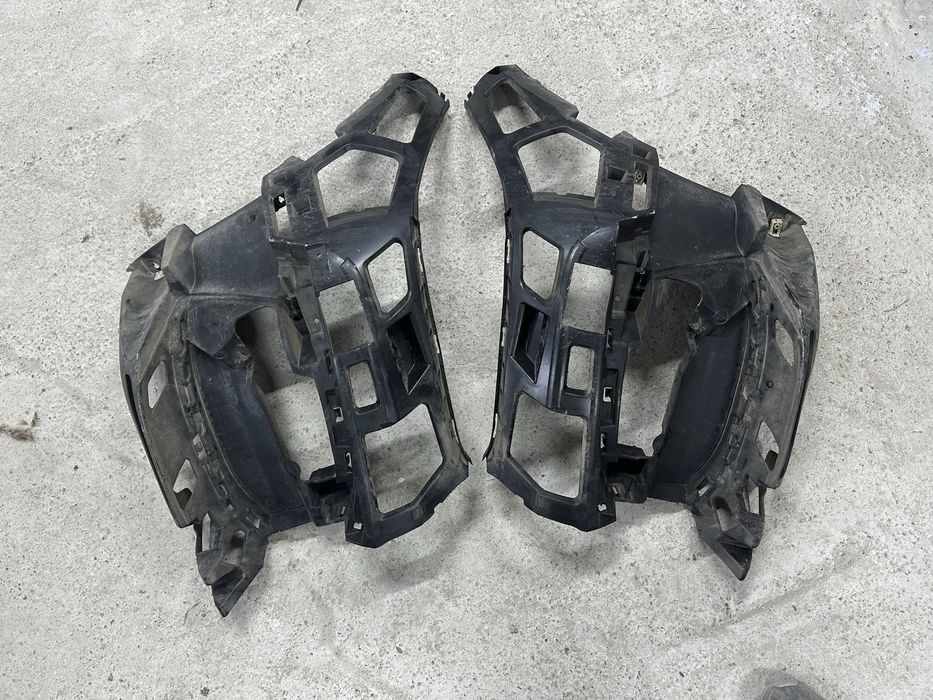 Suporti stânga dreapta  bară față bmw 1.f40.