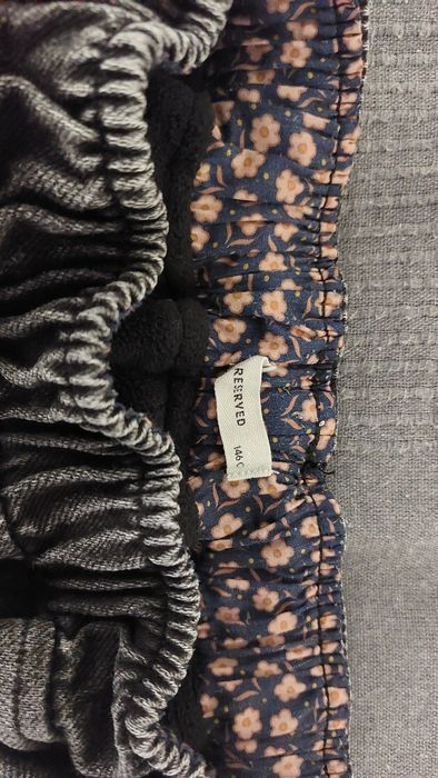 Pantaloni blug fetita izolati