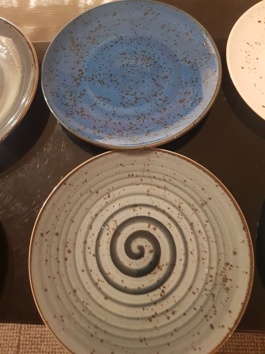 Порцеланови чиний и плата различни размери