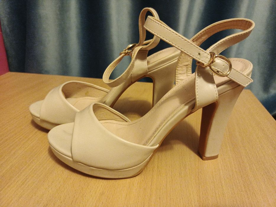 Продам обувь в хорошем состоянии.