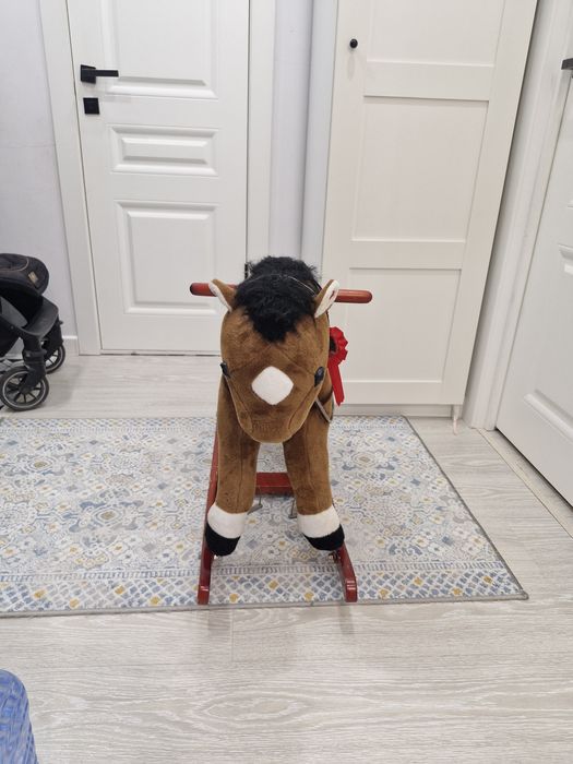 Продам лошадь качалку