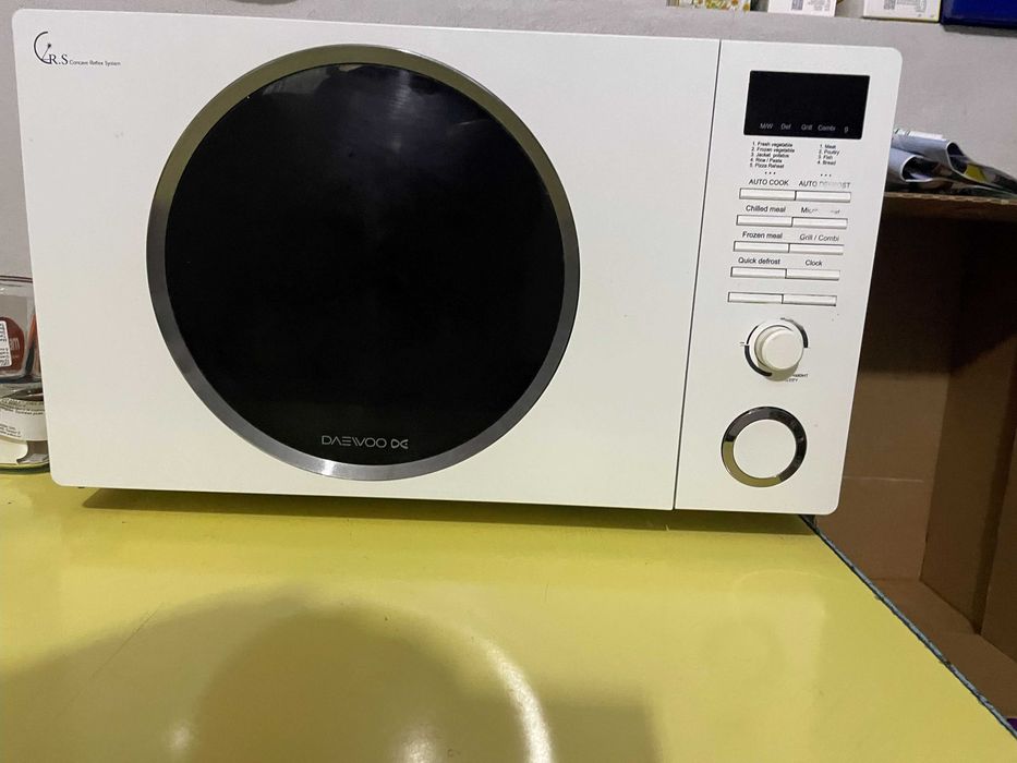Vand cuptor cu microunde Daeewoo.