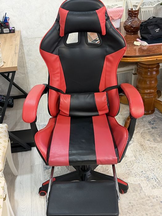 Игровое кресло на колесиках